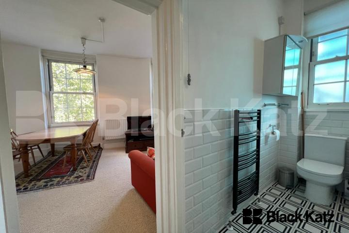 Bright and Spacious Three Bedroom Apartment in the Heart of London Bridge Devon Mansions - Tooley Street , London Bridge